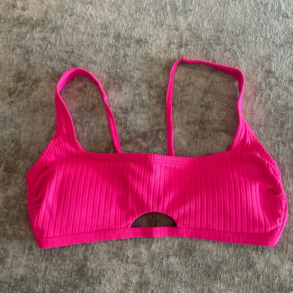 Xhilaration size Large pink ribbed bikini top. {1086}